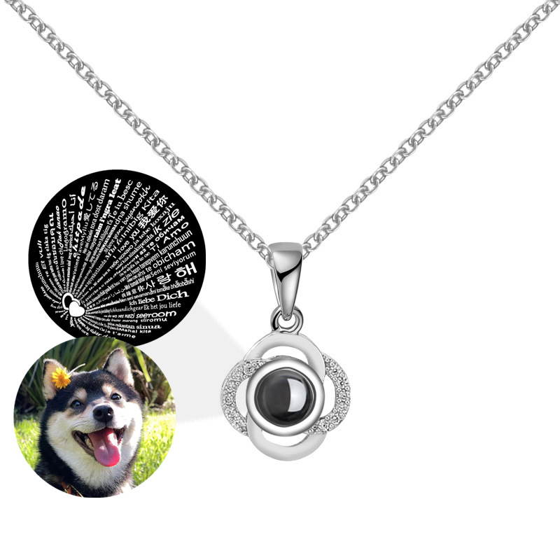 Real clover-shaped projection necklace with a central memory lens